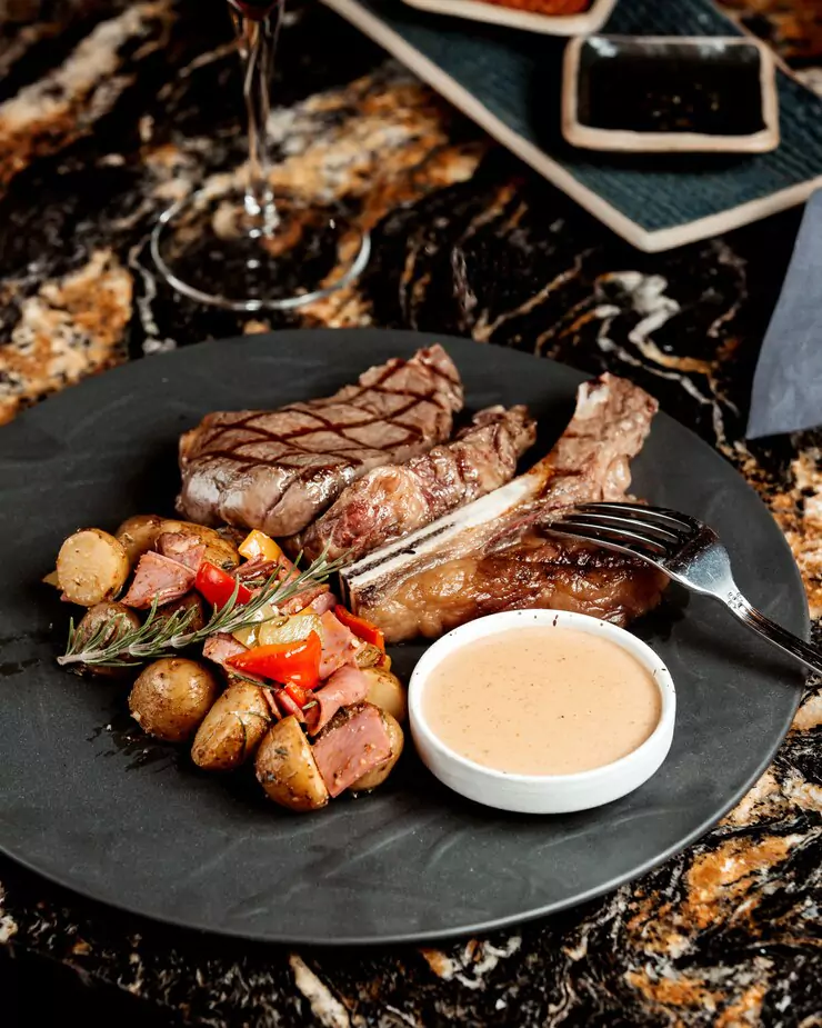 grilled-beef-steak-served-with-potato-dish-mushroom-sauce